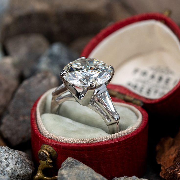 Round Brilliant Diamond Ring